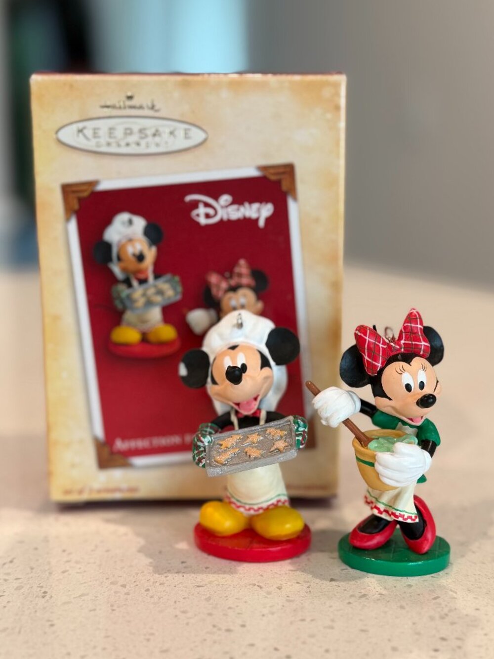 Hallmark Disney Ornaments Affection for Confections Mickey & Minnie Mouse 2004